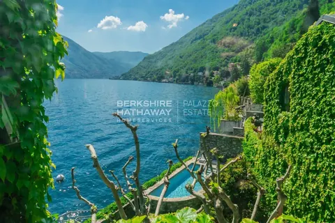 Luxury Villa La Filanda, breathtaking lakefront, pool and pier, 5 bedrooms in Brienno - Lake Como best for sale For Super Rich