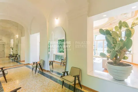 Century 19th Apartment Panoramic View, boathouse, terrace, 3 bedrooms in Como prix for sale For Super Rich