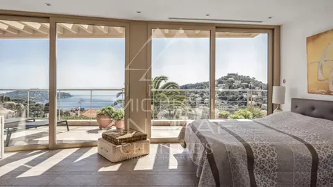 Contemporary Villa view Bay of Villefranche and the Bay of Angels Huge mirror pool with Jacuzzi, 6 bedrooms in Nice ultra luxury for sale For Super Rich