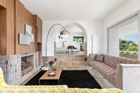 Contemporary Villa Swimming pool 5 minutes from La Croisette, 5 bedrooms in Cannes property rental For Super Rich