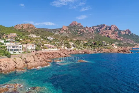 Luxury Villa Waterfront, Cap Roux heated swimming pool and direct access to the sea, 4 bedrooms in Anthéor search rental For Super Rich