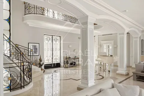 Elegant Villa breathtaking view of the Bay of Juan-les-Pins Tennis court, pool, 10 bedrooms in Cap d'Antibes, French Riviera MZICP152 for sale For Super Rich