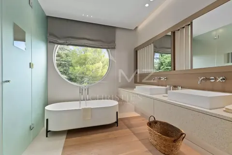 Modern Villa close to the center long size Swimming pool, 5 bedrooms in Cannes value rental For Super Rich