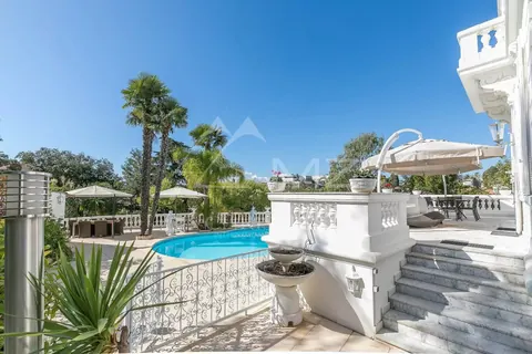 Belle époque Villa Close to town center Swimming pool 8x5m, 5 bedrooms in Cannes - French Riviera MZILO1307 rental For Super Rich
