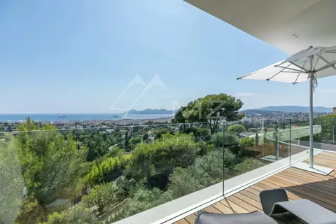Modern Villa close to the center long size Swimming pool, 5 bedrooms in Cannes best rental For Super Rich