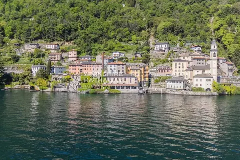 Luxury Villa La Filanda, breathtaking lakefront, pool and pier, 5 bedrooms in Brienno - Lake Como buy for sale For Super Rich