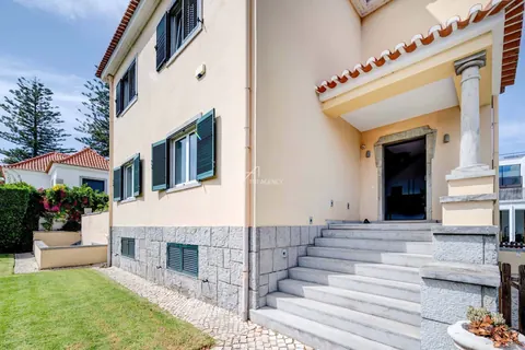 Elegant Villa Swimming pool, 7 bedrooms in Belem available for sale For Super Rich