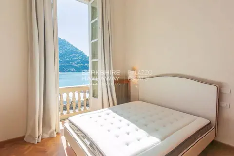 Century 19th Apartment Panoramic View, boathouse, terrace, 3 bedrooms in Como ads for sale For Super Rich