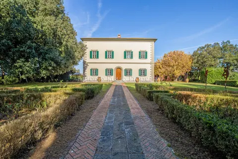 Elegant Villa Panoramic View Vineyards view, 15 bedrooms in Firenze Toscana available for sale For Super Rich