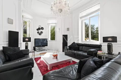 Belle époque Villa Close to town center Swimming pool 8x5m, 5 bedrooms in Cannes - French Riviera price rental For Super Rich