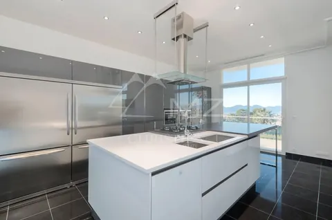 Luxury Villa seaview, nearby the center of Cannes 250 sqm terrace with jacuzzi, 6 bedrooms in Cannes available rental For Super Rich