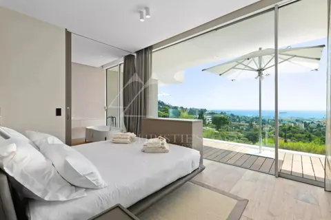 Modern Villa close to the center long size Swimming pool, 5 bedrooms in Cannes Classified ads rental For Super Rich