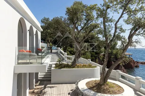 Luxury Villa Cap Roux Waterfront with 2 accesses to the sea between Cannes and Saint Raphaël, 5 bedrooms in Anthéor vacation rental For Super Rich