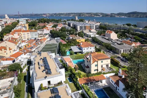 Elegant Villa Swimming pool, 7 bedrooms in Belem image for sale For Super Rich