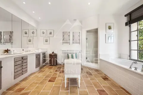 Architectural Villa Spectacular sea views Esterel and Cap d'Antibes 2 Swimming pools, 9 bedrooms in Saint Paul de Vence search for sale For Super Rich