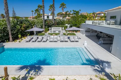 Luxury Villa Heated swimming pool, 5 bedrooms in Fonte Coberta - Lameiro photo for sale For Super Rich