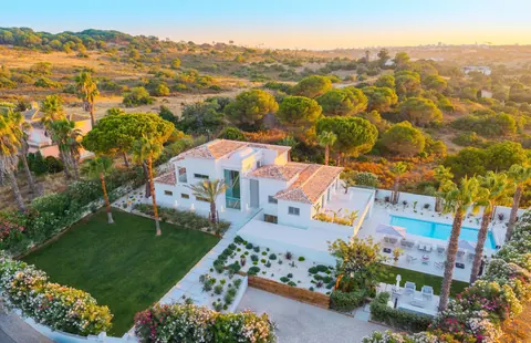 Luxury Villa Heated swimming pool, 5 bedrooms in Fonte Coberta - Lameiro Used for sale For Super Rich