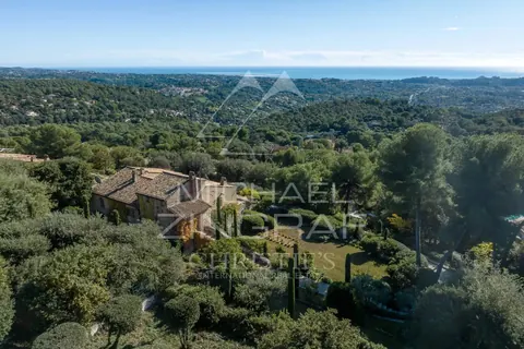 Architectural Villa Spectacular sea views Esterel and Cap d'Antibes 2 Swimming pools, 9 bedrooms in Saint Paul de Vence Used for sale For Super Rich