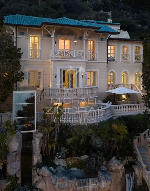 Elegant Villa Breathtaking panoramic views of sea and Monaco Cinema, Fitness, Spa, Pool, 5 bedrooms in Roquebrune Cap Martin value for sale For Super Rich
