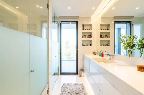 Modern Villa Sea View Swimming pool, 4 bedrooms in Estoril real estate for sale For Super Rich