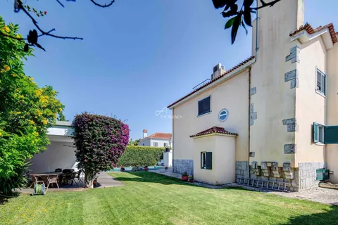 Elegant Villa Swimming pool, 7 bedrooms in Belem buy for sale For Super Rich