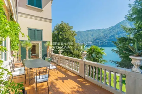 Century 19th Apartment Panoramic View, boathouse, terrace, 3 bedrooms in Como