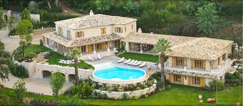 Luxury Villa splendid panoramic sea view & Lérins Islands 3 heated swimming pools, tennis court, 17 bedrooms in Frejus Used for sale For Super Rich