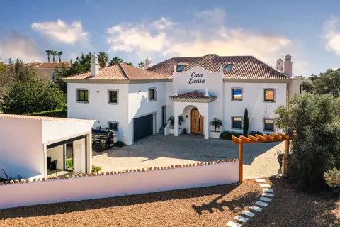 Luxury Villa Sea View, Paddle court, 5 bedrooms in Santa Bárbara de Nexe
