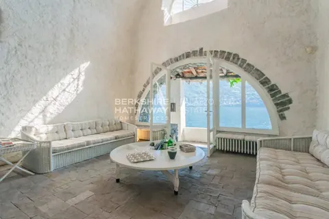 Luxury Villa La Filanda, breathtaking lakefront, pool and pier, 5 bedrooms in Brienno - Lake Como ultra luxury for sale For Super Rich