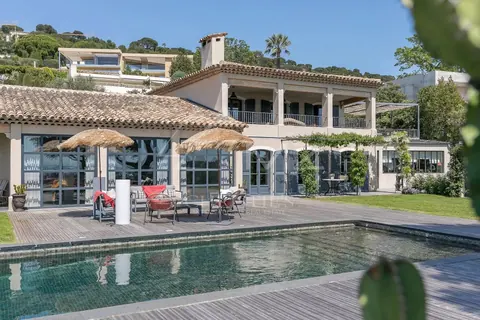Premium Villa Secured domain Heated salted pool of 12x4m, 4 bedrooms in Cannes