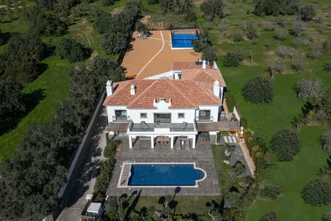 Luxury Villa Sea View, Paddle court, 5 bedrooms in Santa Bárbara de Nexe RECO441 for sale For Super Rich