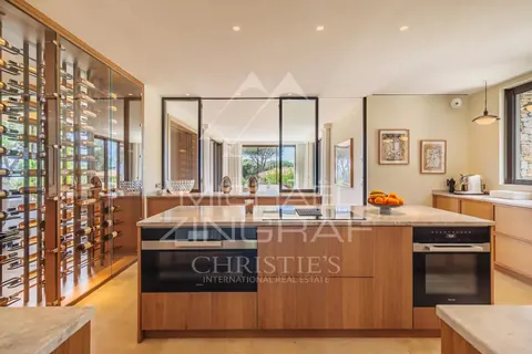 Luxury Villa Sublime sea view 18m infinity pool, 6 bedrooms in Saint Tropez property rental For Super Rich