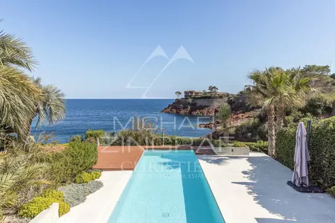 Modern Villa Direct access to the sea large terraces adjoining a long pool, 9 bedrooms in Théoule Sur Mer - French Riviera