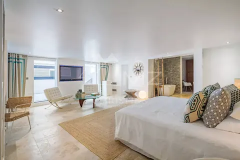 Contemporary Villa between the Salins and the Canoubiers swimming pool, 8 bedrooms in Saint Tropez available rental For Super Rich