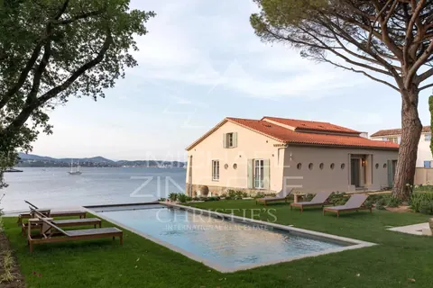 Elegant Villa Waterfront with private beach breathtaking views over the Gulf of Saint-Tropez, 6 bedrooms in Gassin 0 rental For Super Rich