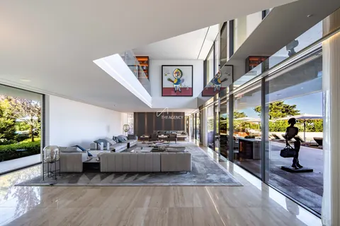 Design Villa ESTORIL, 2 Swimming pool indoor & outdoor, 5 bedrooms in Cascais search for sale For Super Rich