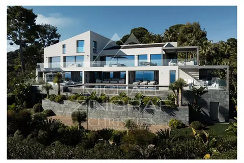 Luxury Villa 180° panoramic sea view Super Cannes, south-facing, 10 bedrooms in Cannes 0 rental For Super Rich