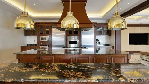 Luxury House Golf View private home elevator, 7 bedrooms in Emirates Hills - Dubai property for sale For Super Rich