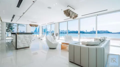 Luxury Villa Beach Front Views of the Dubai Marina skyline and Palm Jumeirah, 6 bedrooms in Dubai search for sale For Super Rich