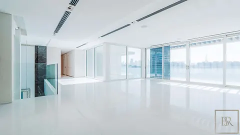 Luxury Villa Beach Front Views of the Dubai Marina skyline and Palm Jumeirah, 6 bedrooms in Dubai property for sale For Super Rich