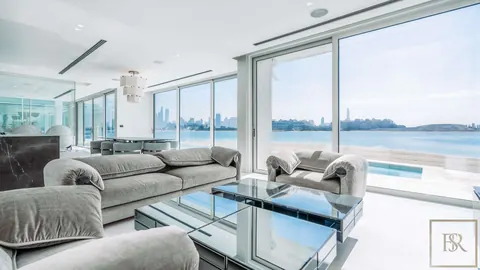 Luxury Villa Beach Front Views of the Dubai Marina skyline and Palm Jumeirah, 6 bedrooms in Dubai luxury for sale For Super Rich