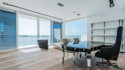 Luxury Villa Beach Front Views of the Dubai Marina skyline and Palm Jumeirah, 6 bedrooms in Dubai real estate for sale For Super Rich