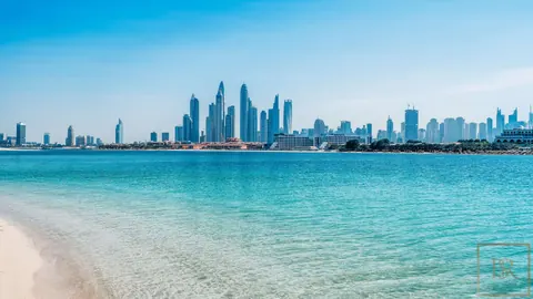 Luxury Villa Beach Front Views of the Dubai Marina skyline and Palm Jumeirah, 6 bedrooms in Dubai available for sale For Super Rich