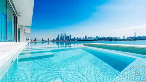 Luxury Villa Beach Front Views of the Dubai Marina skyline and Palm Jumeirah, 6 bedrooms in Dubai