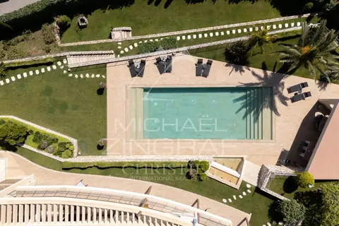 Contemporary Villa view Bay of Villefranche and the Bay of Angels Huge mirror pool with Jacuzzi, 6 bedrooms in Nice prix for sale For Super Rich
