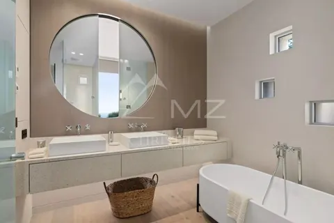 Modern Villa close to the center long size Swimming pool, 5 bedrooms in Cannes deal rental For Super Rich