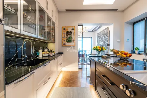 Modern Villa Sea View Swimming pool, 4 bedrooms in Estoril expensive for sale For Super Rich
