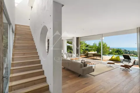 Modern Villa close to the center long size Swimming pool, 5 bedrooms in Cannes price rental For Super Rich
