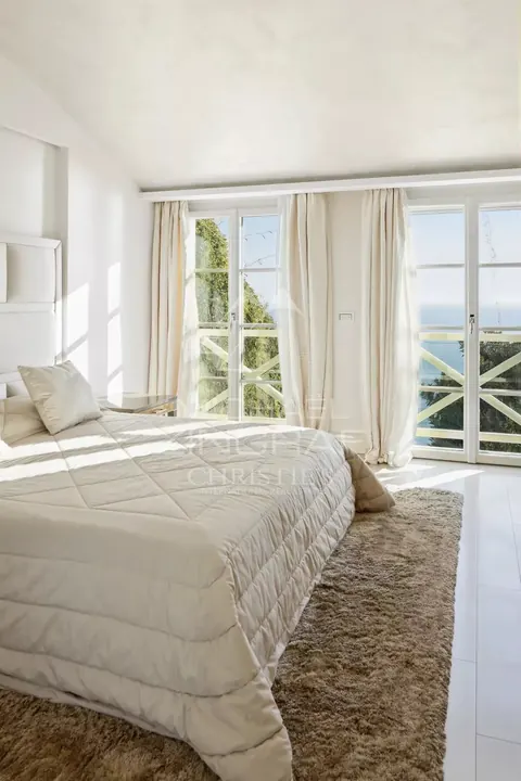 Elegant Villa Breathtaking panoramic views of sea and Monaco Cinema, Fitness, Spa, Pool, 5 bedrooms in Roquebrune Cap Martin Classified ads for sale For Super Rich