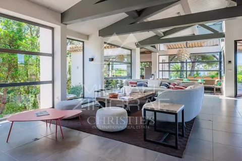 Modern Villa Direct beach access waterfront terrace sea view, 5 bedrooms in Ramatuelle search rental For Super Rich
